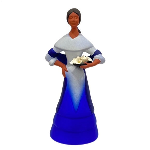 Lady with Lilies Latin American Folk Art Figurine - Picture 4 of 10